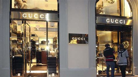 negozi che vendono gucci torino|Gucci. Negozi e rivenditori Gucci a Torino. Borse, scarpe e .